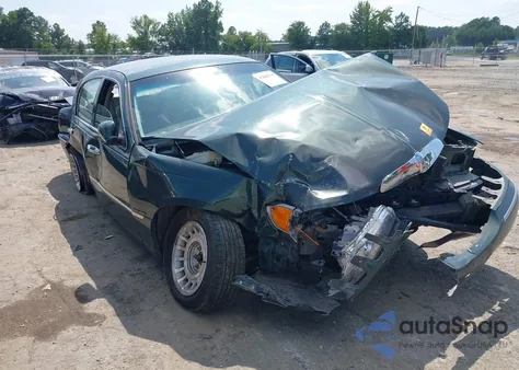 2000 Lincoln Town Car Executive from USA, damaged, VIN 1LNHM81WXYY813492